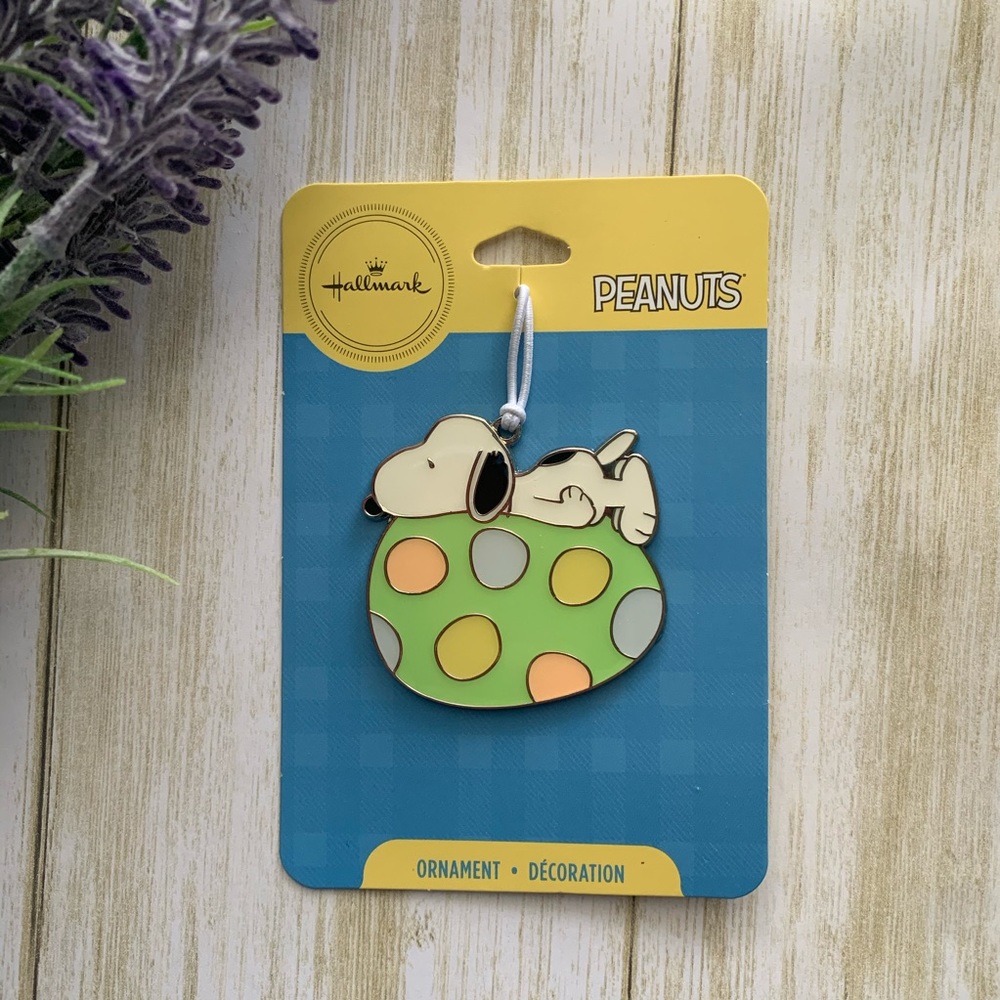 Peanuts Snoopy with Easter Egg Hallmark Ornament